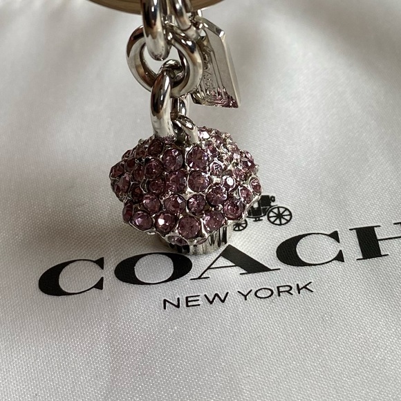 NEW COACH KEYCHAIN PURSE BAG CHARM CUPCAKE MUFFIN SWAROVSKI CRYSTAL RHINESTONE - Picture 3 of 8